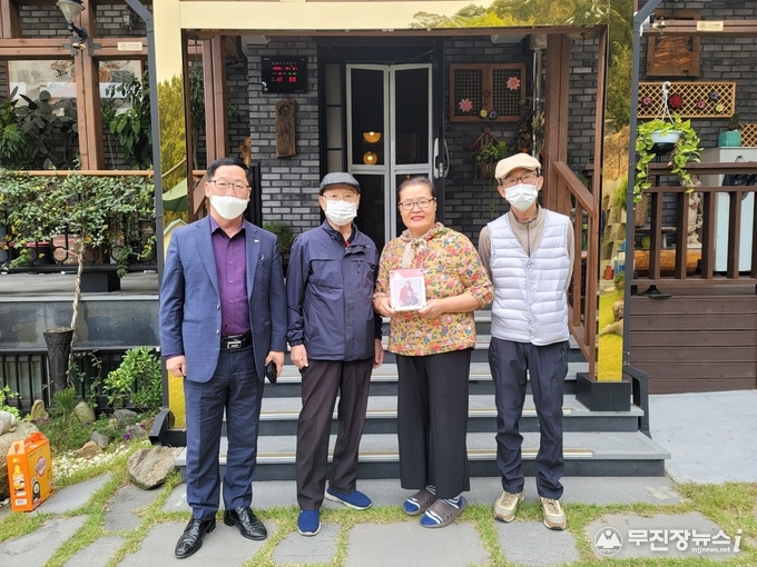 엄씨부부와 이기호 면장