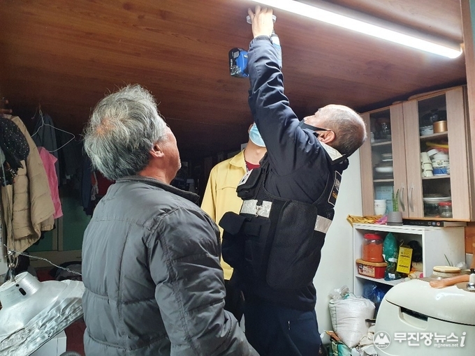 쪽방에 감지기 설치