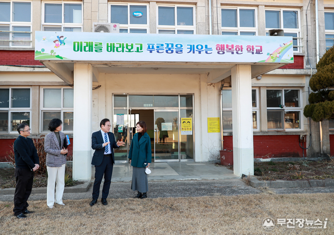 대야초 광산분교를 방문한 서거석 교육감