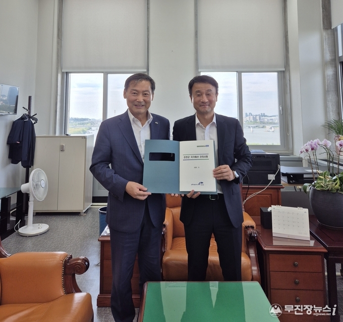 한병도 국회 예산결산특별위원장과 함께...