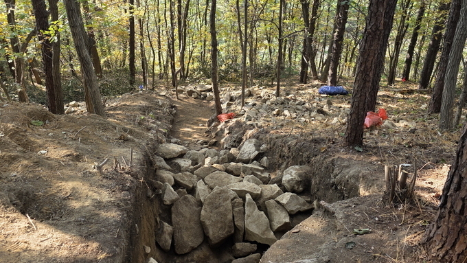 "무주군 성현석성은 신라시대 석축산성으로, 전략적 요충지였다"
