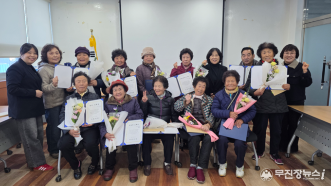 진안 마령면, 마령은빛문해반 어르신들의 특별한 '책걸이'